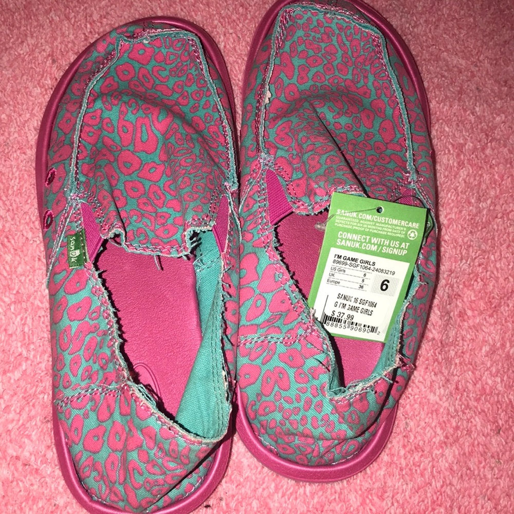 Sanuk Slip Ons